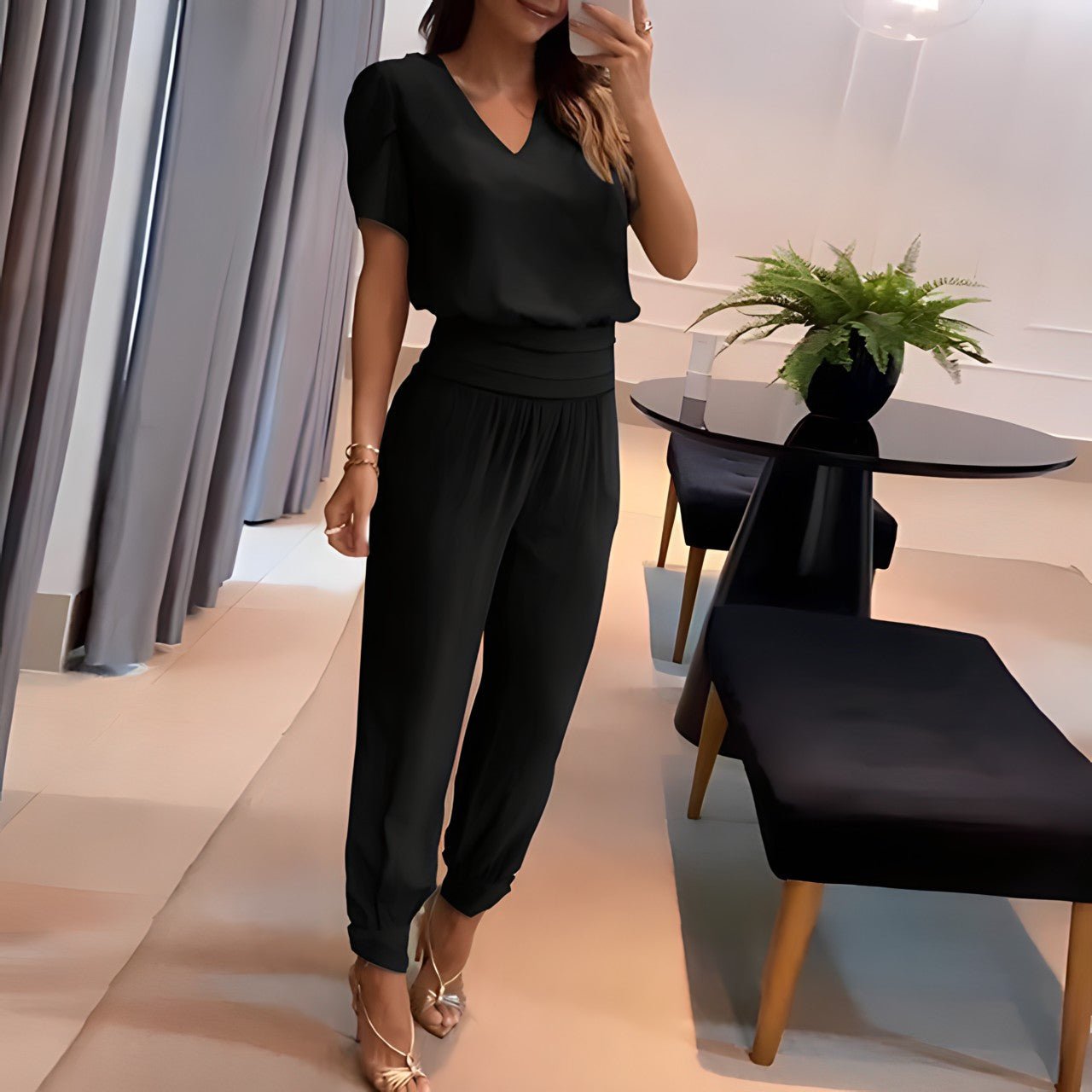 Tweedelige set met V-hals top en broek