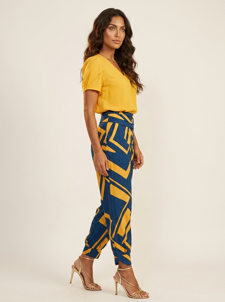 Tweedelige set met V-hals top en broek
