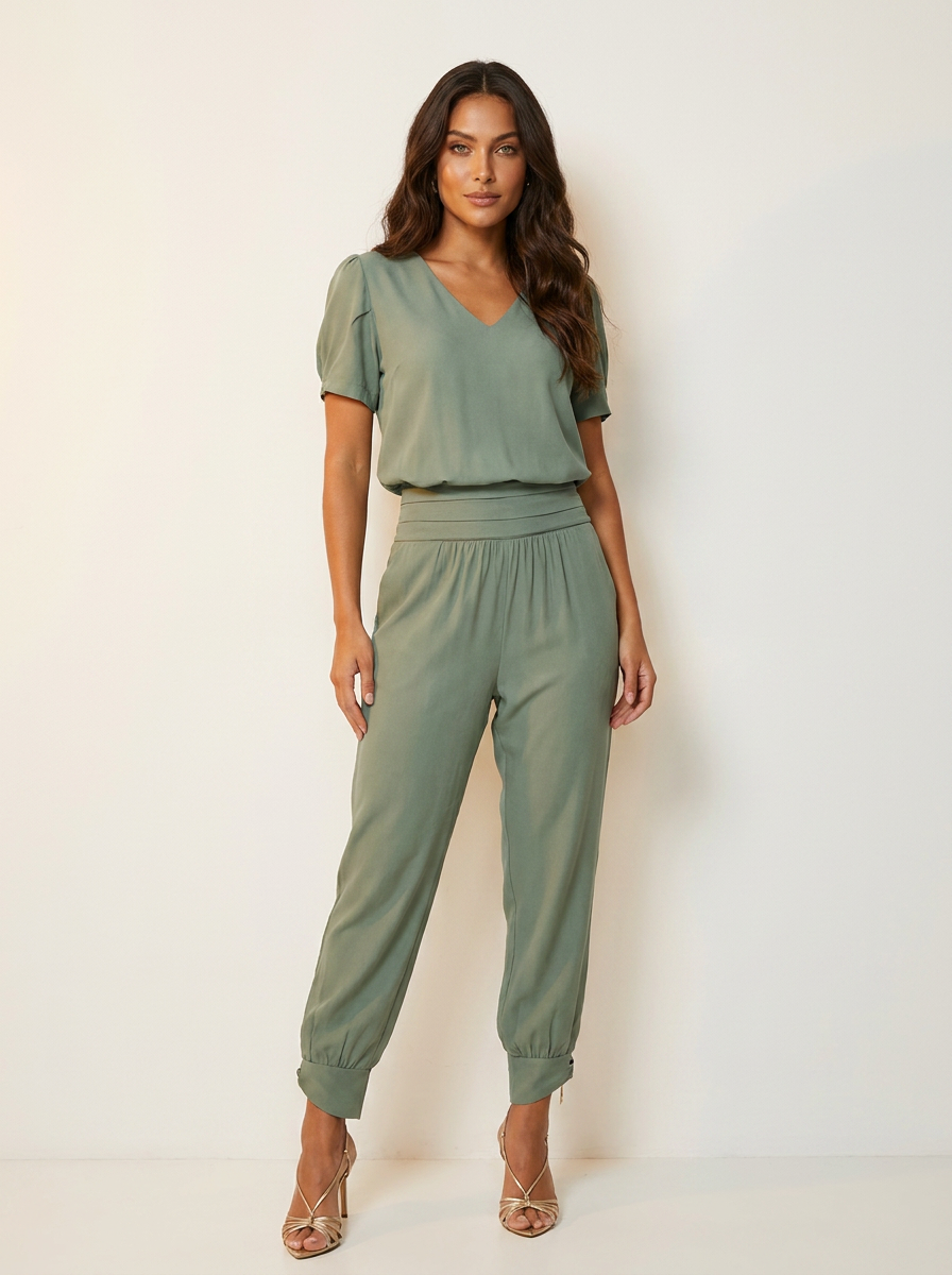 Tweedelige set met V-hals top en broek in olijfgroen