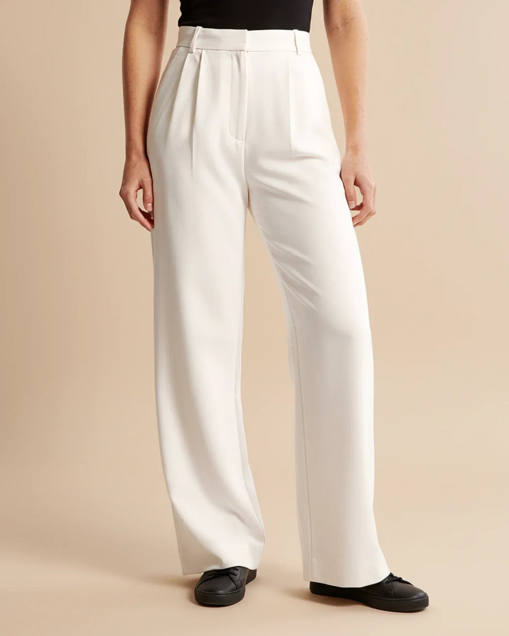 Wide-leg pantalon met hoge taille en subtiele plooien