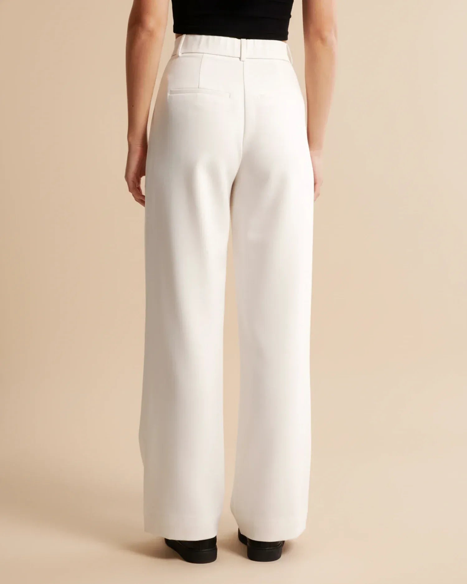 Wide-leg pantalon met hoge taille en subtiele plooien