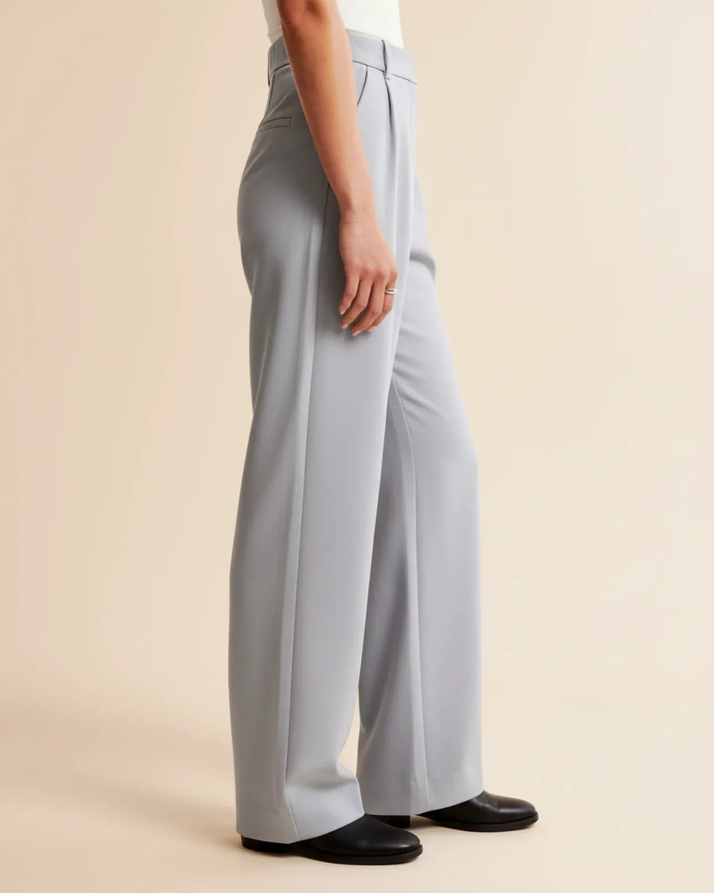 Wide-leg pantalon met hoge taille en subtiele plooien