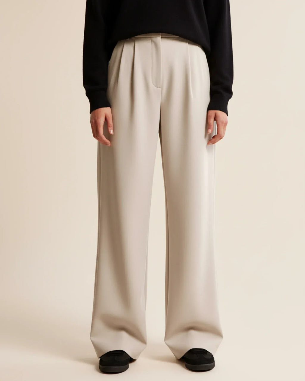 Wide-leg pantalon met hoge taille en subtiele plooien in beige