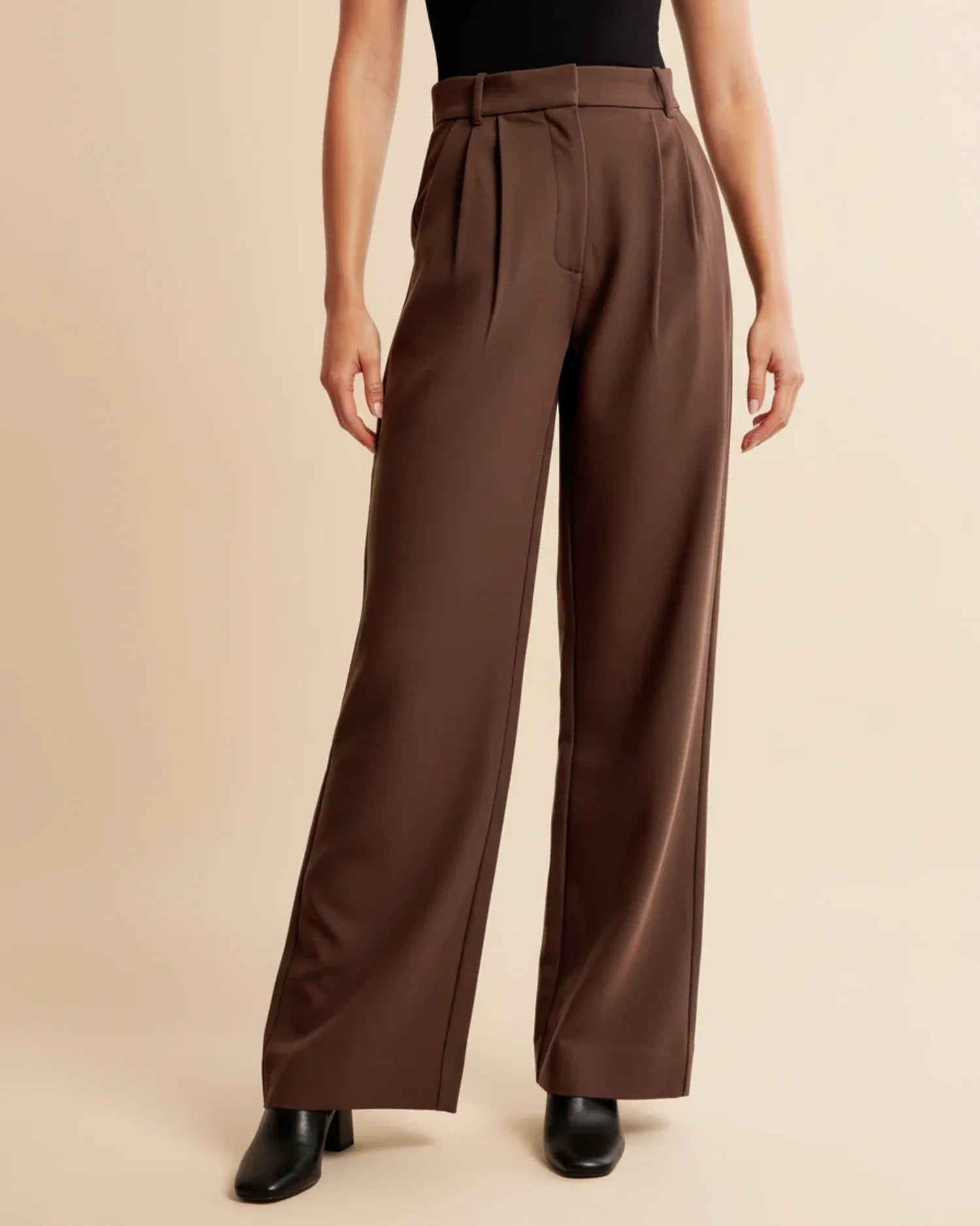 Wide-leg pantalon met hoge taille en subtiele plooien in bruin