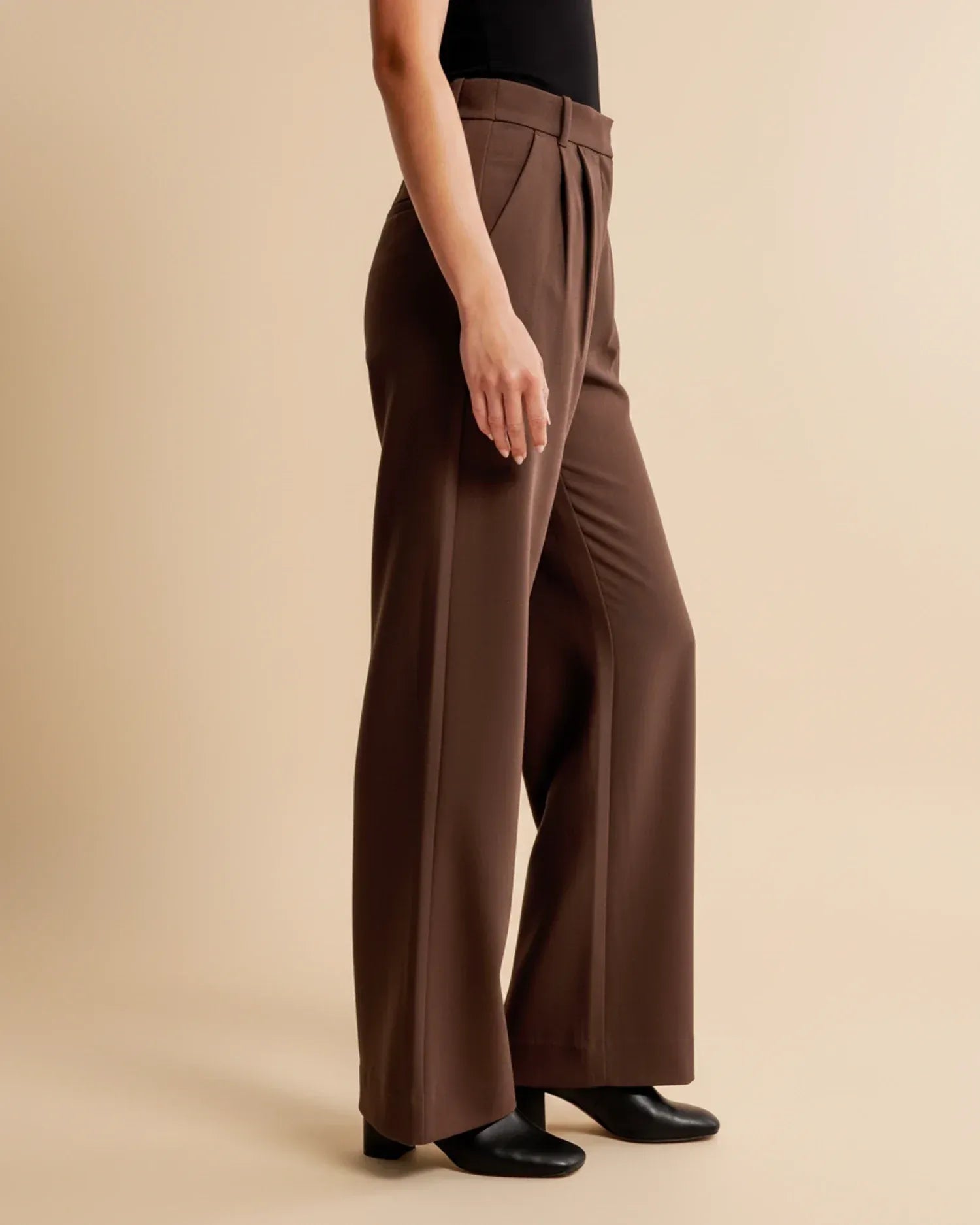 Wide-leg pantalon met hoge taille en subtiele plooien