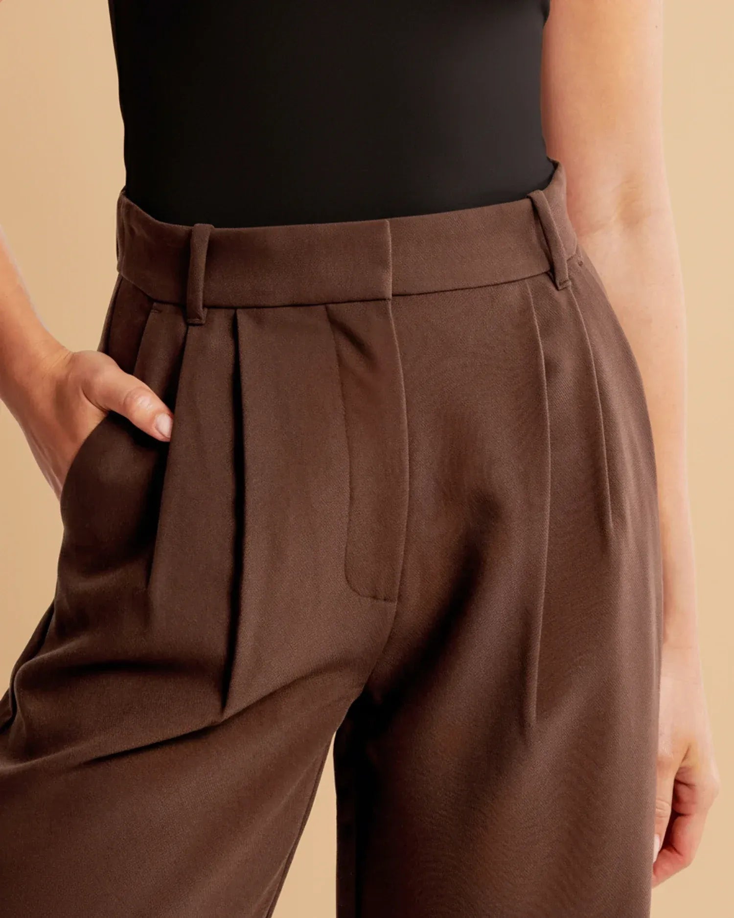 Wide-leg pantalon met hoge taille en subtiele plooien