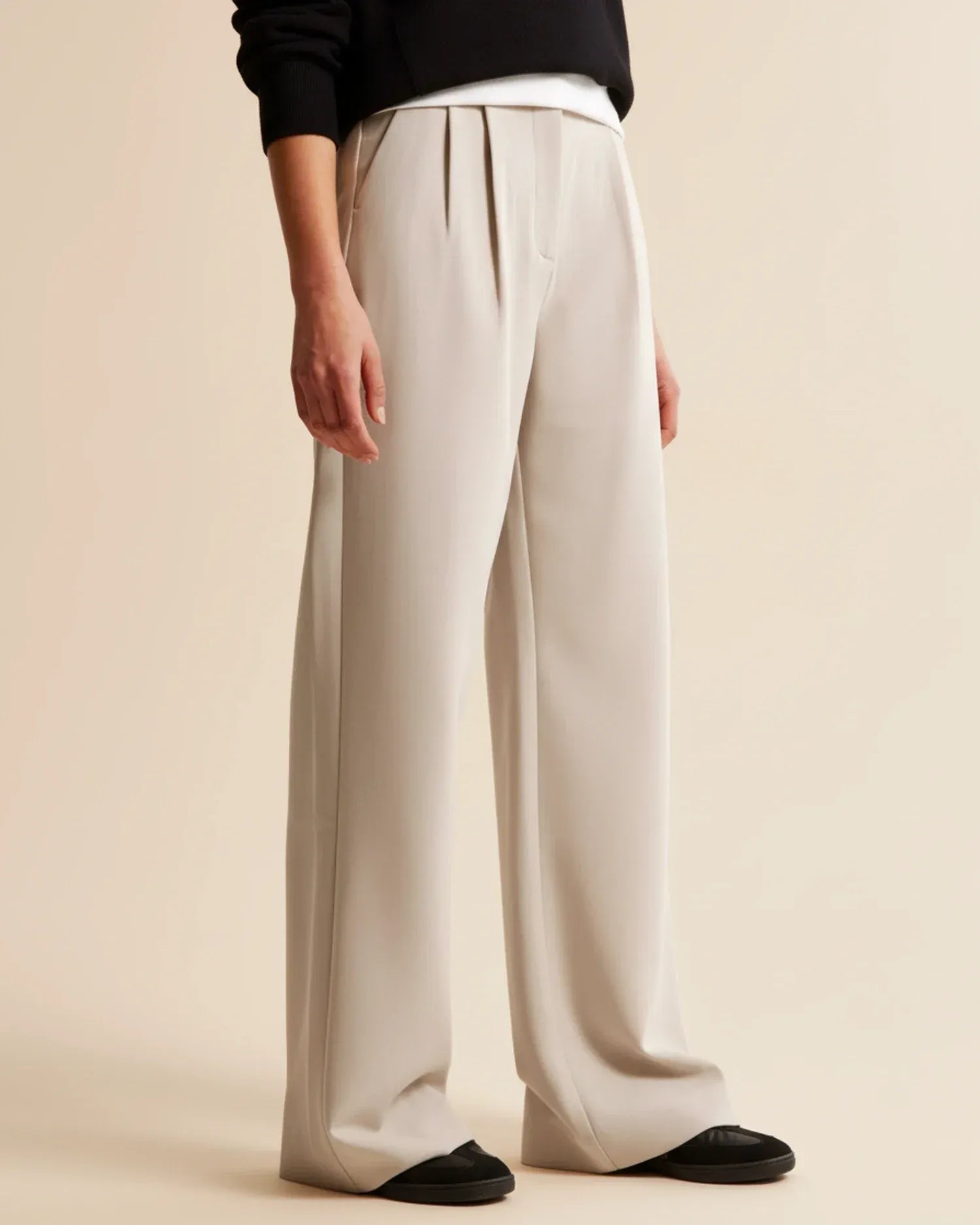 Wide-leg pantalon met hoge taille en subtiele plooien