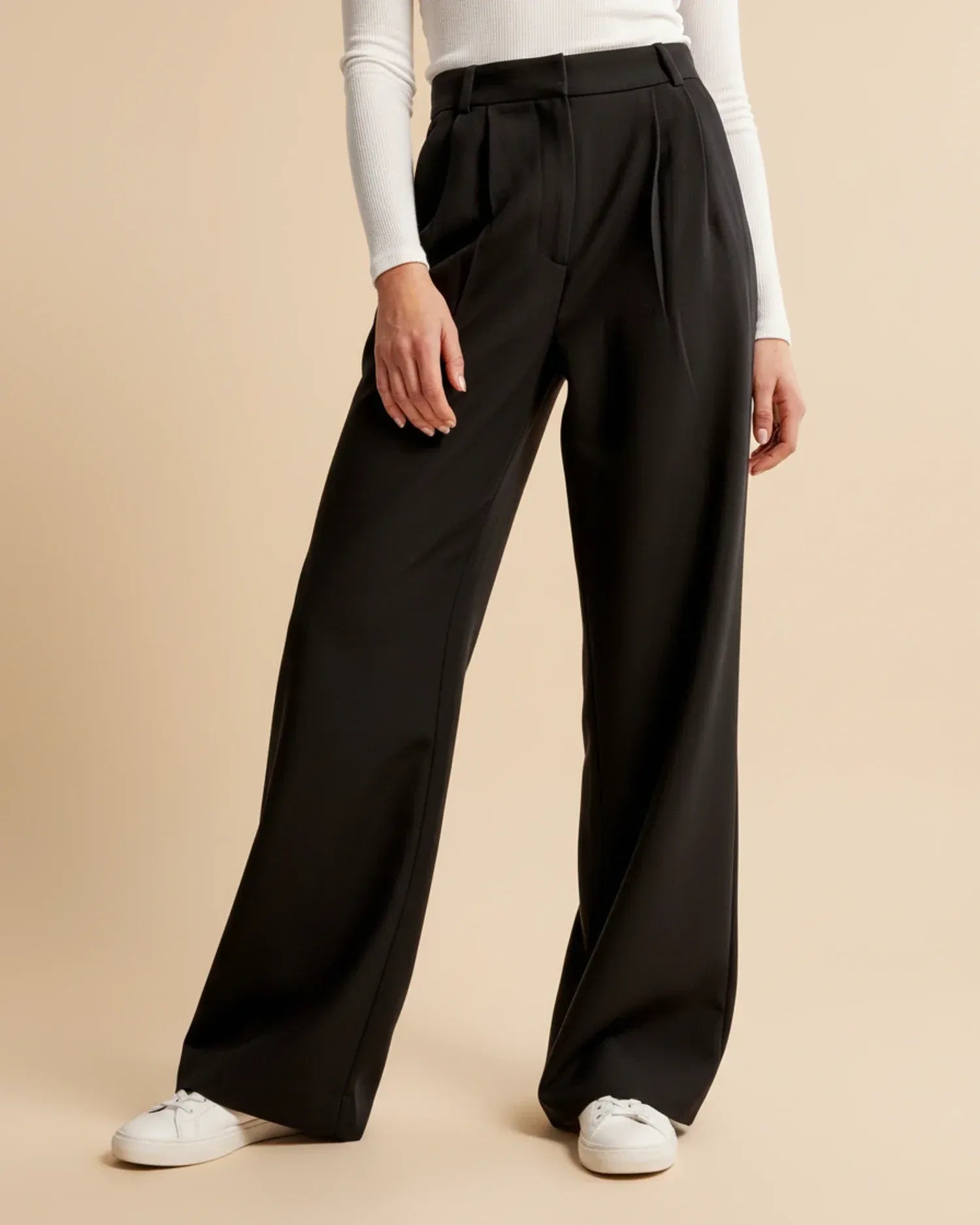 Wide-leg pantalon met hoge taille en subtiele plooien