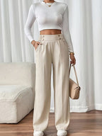 Pantalon met hoge taille en decoratieve knoopdetails