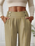 Pantalon met hoge taille en decoratieve knoopdetails