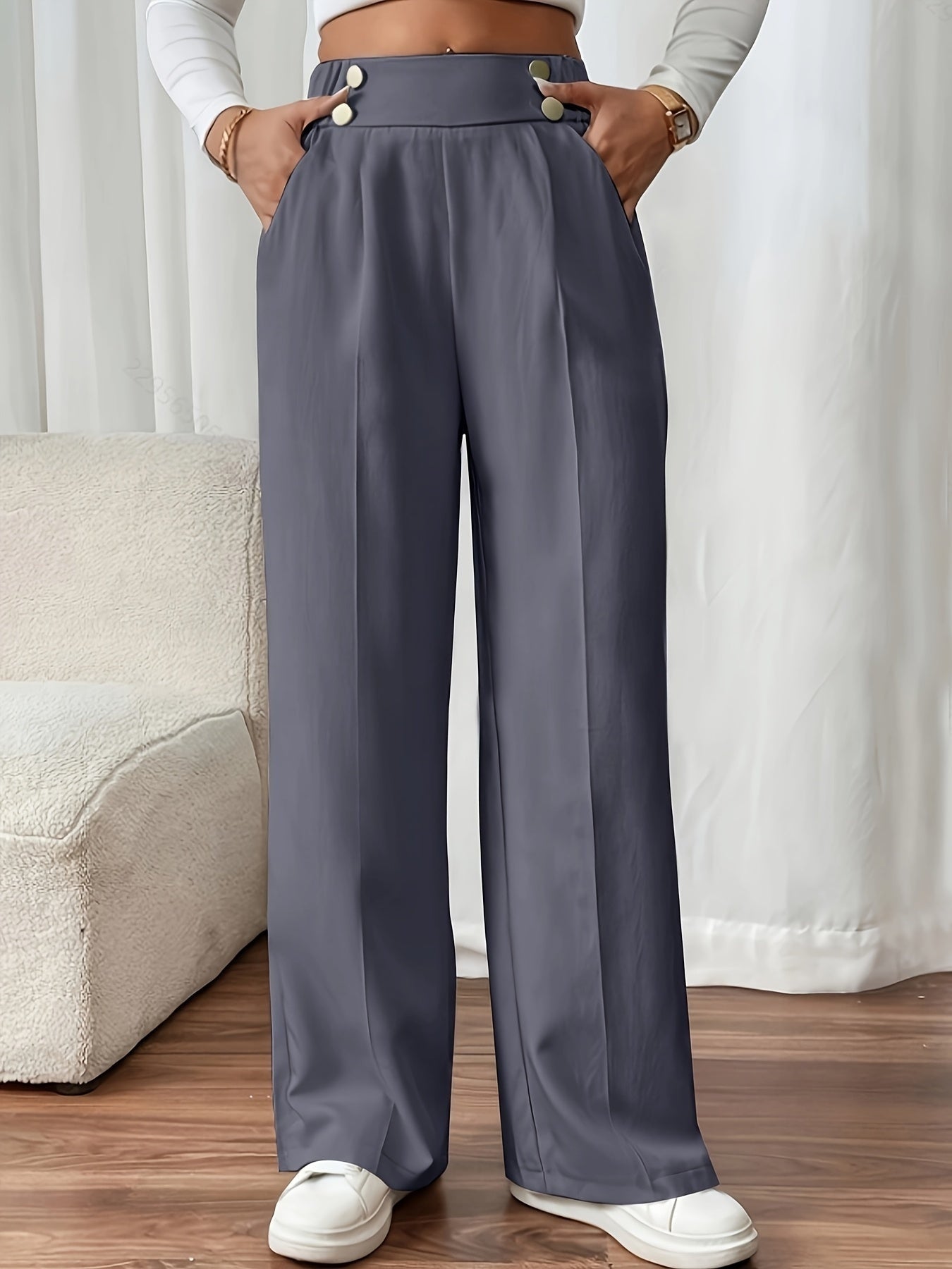 Pantalon met hoge taille en decoratieve knoopdetails