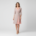 Blazerjurk met ceintuur en geplooide rok voor dames in roze beige