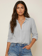 Blouse met knoopsluiting en losvallende pasvorm voor dames in grijs