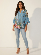 Blouse met bloemenprint, V-hals en ruchemouwen voor dames in bloemblauw