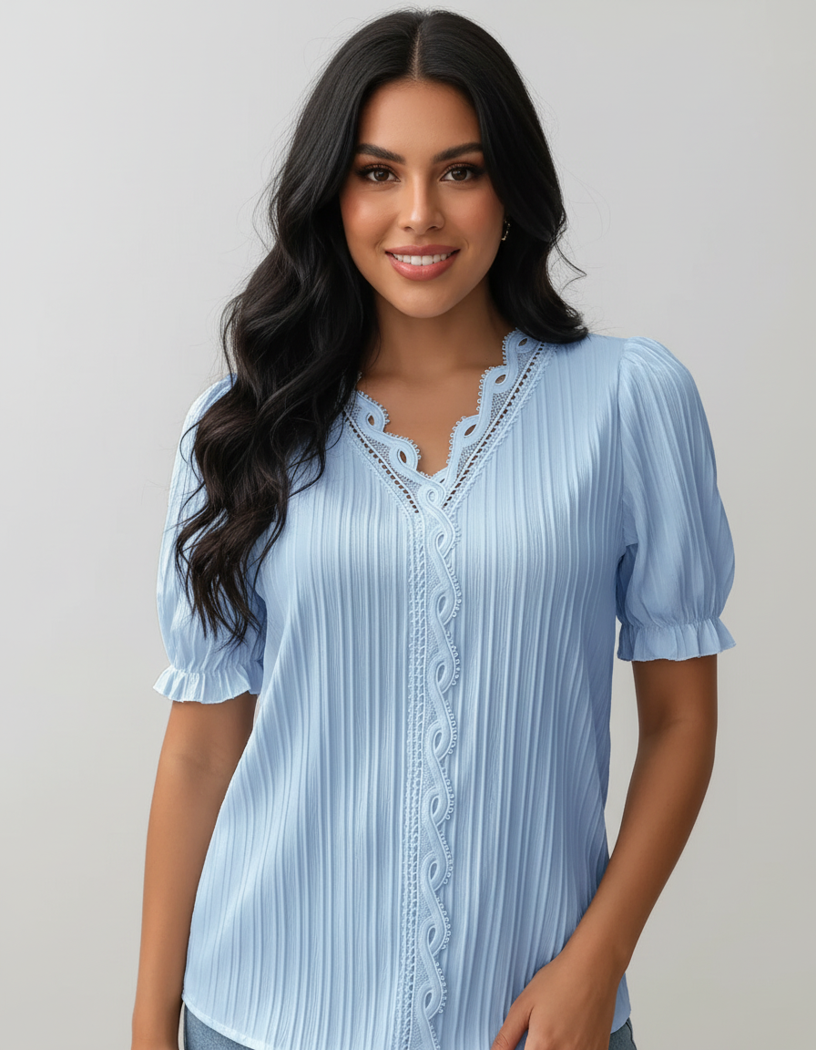 Blouse met kanten V-hals en plisséstructuur in blauw