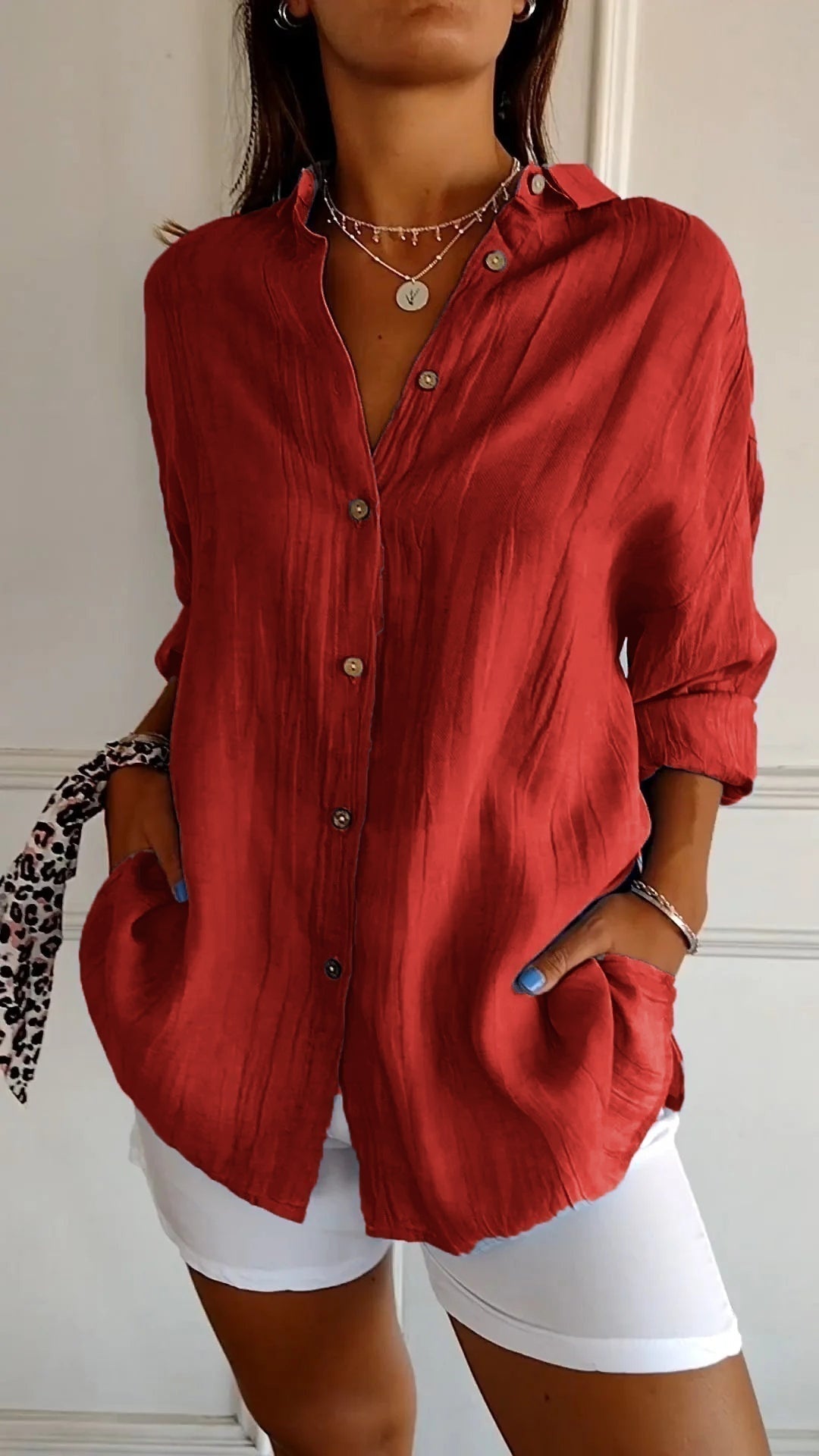 Luchtige blouse met knoopsluiting en kraag in rood