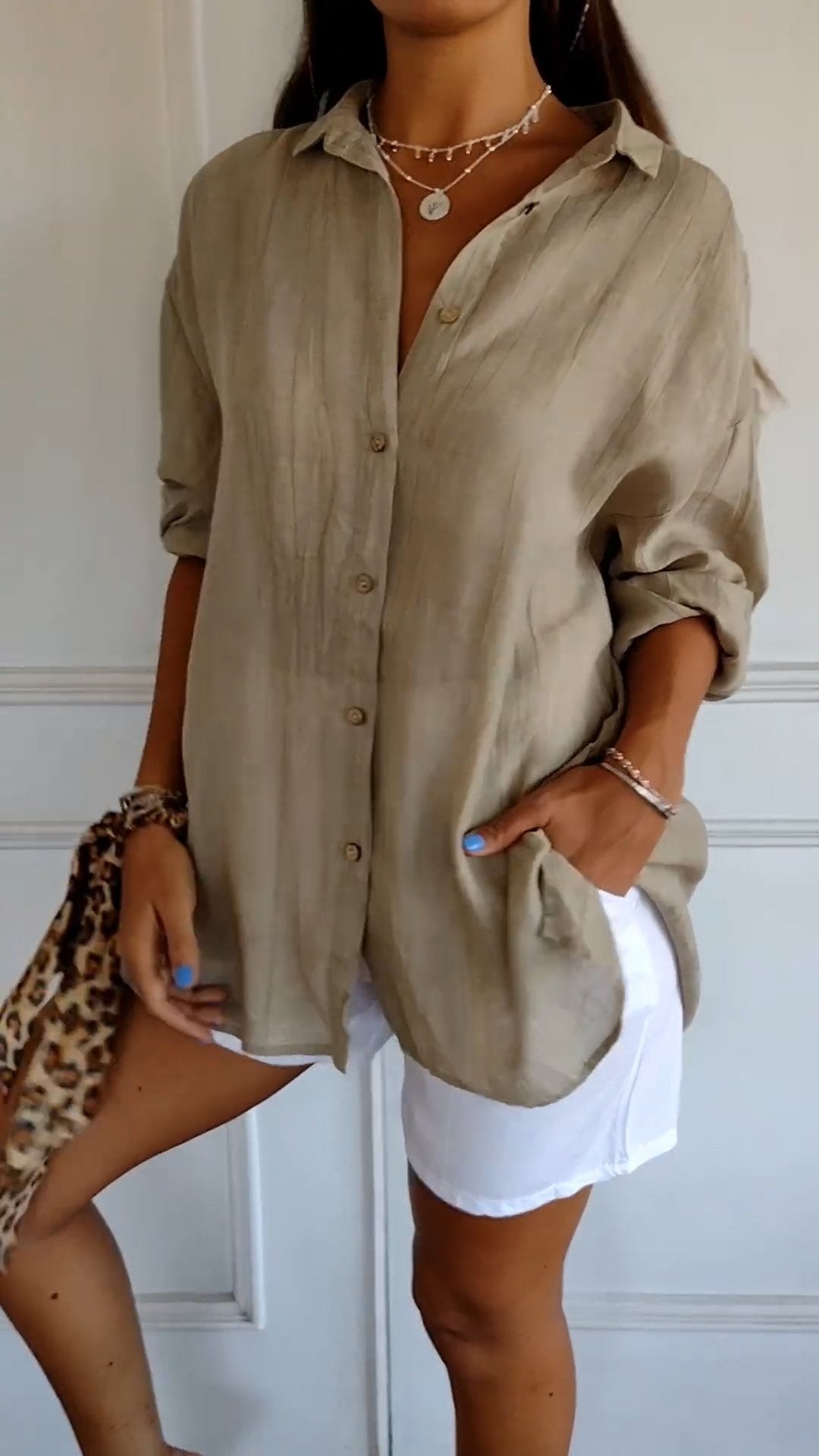 Luchtige blouse met knoopsluiting en kraag in bruin