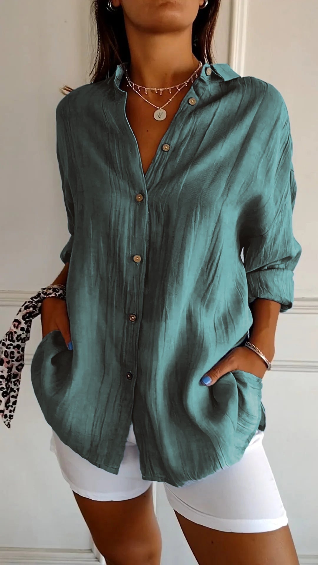 Luchtige blouse met knoopsluiting en kraag in turquoise
