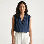 Blouse met plooidetails en V-hals in navy blauw