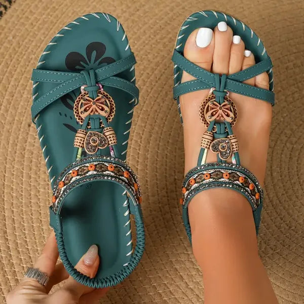 Bohemian sandalen met kralen en hangers in amazone groen