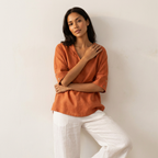 Casual blouse met V-hals en opgerolde mouwen in oranje