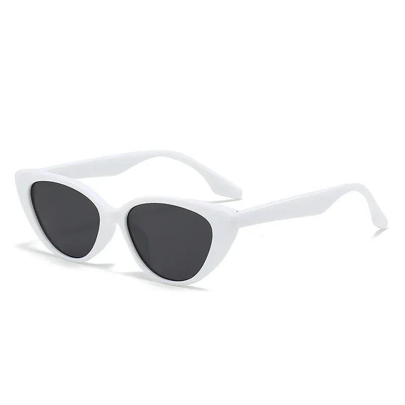 Cat eye zonnebril met lichtgewicht montuur voor dames in wit