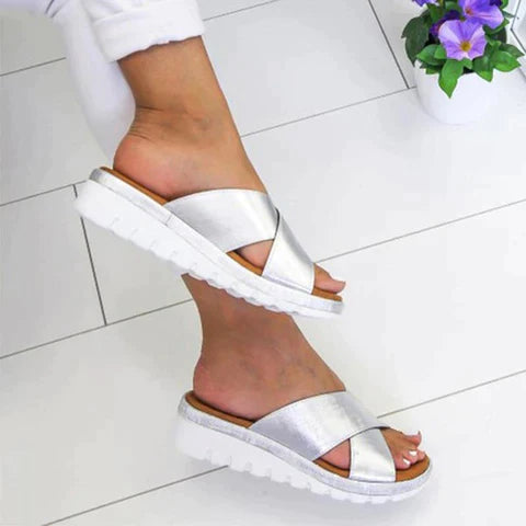 Comfortabele metallic slippers