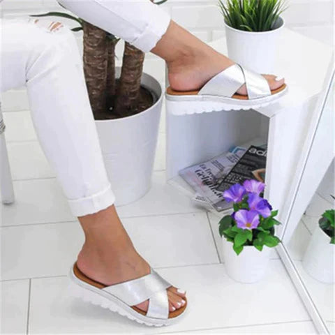 Comfortabele metallic slippers