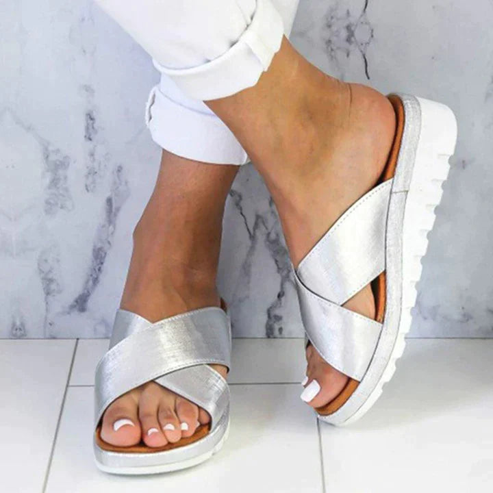 Comfortabele metallic slippers in zilver