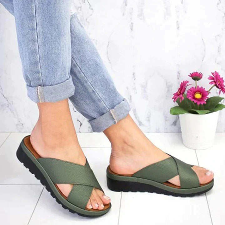 Comfortabele metallic slippers in groen