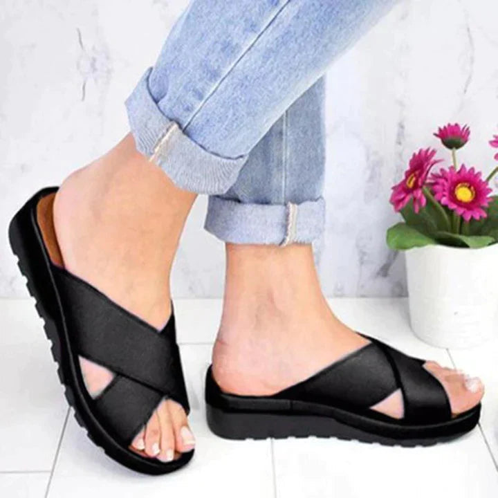 Comfortabele metallic slippers in zwart