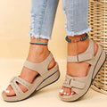 Comfortsandalen met verstelbare bandjes in beige