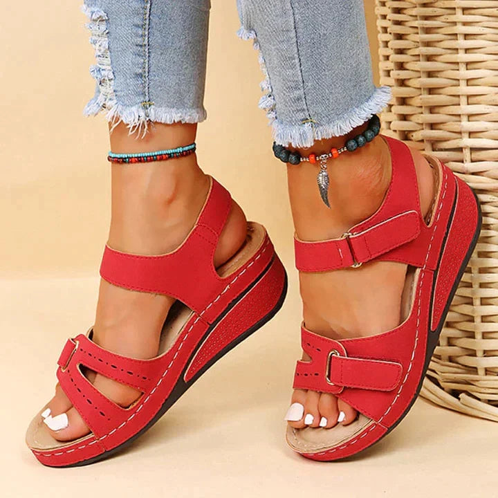 Comfortsandalen met verstelbare bandjes in rood