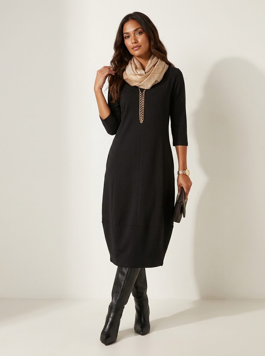 Elegante midi jurk met sjaalkraag in zwart