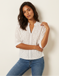Geborduurde blouse met V-hals en opstaande kraag in wit