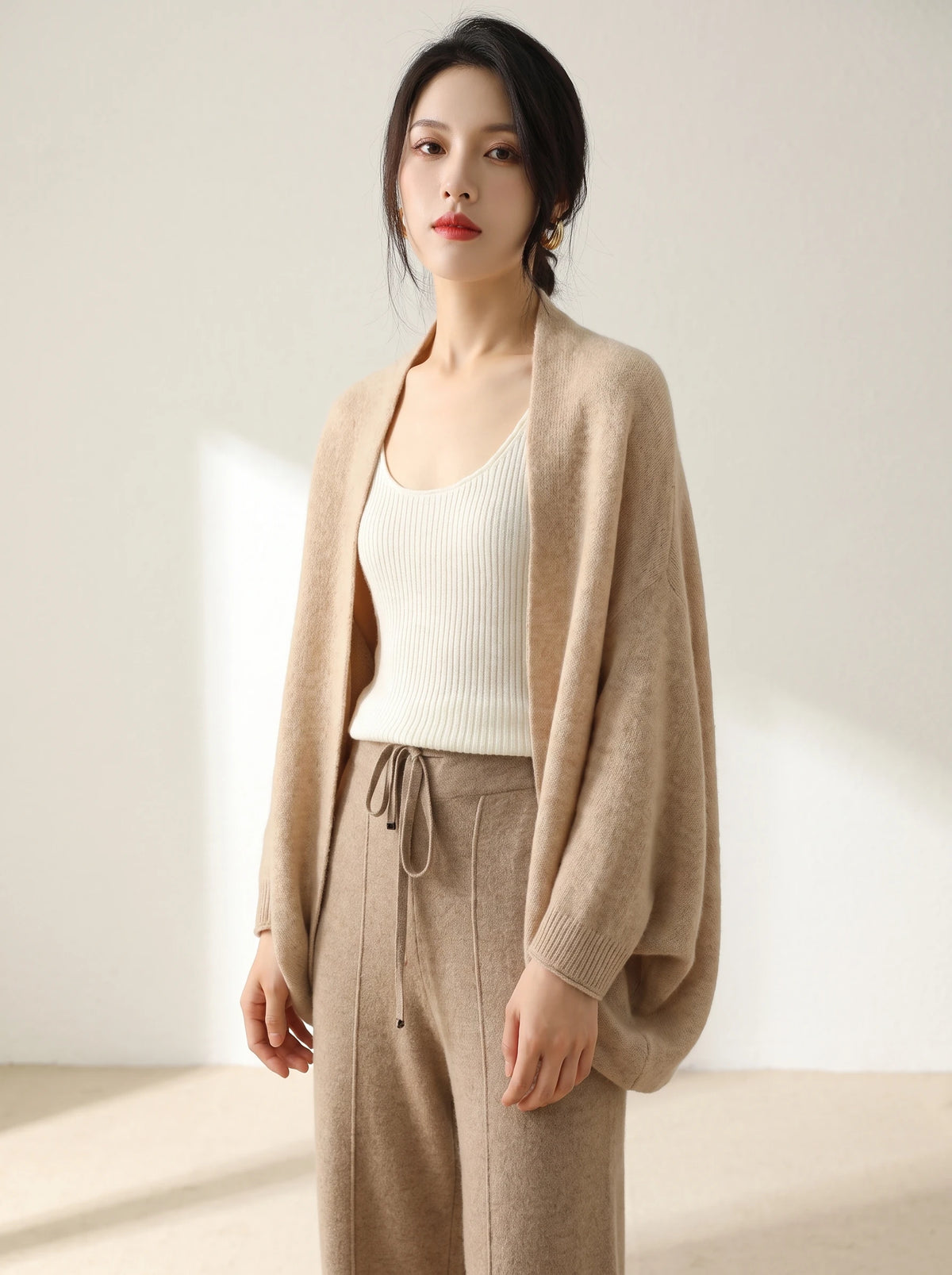 Gebreid vest met sjaalfunctie en zachte afwerking voor dames in beige