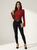 Gedrapeerde top met hoge hals in rood