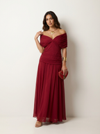 Geplooide maxi avondjurk met elegante halslijn in rood