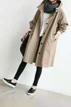 Gewatteerde trenchcoat met capuchon en knoopsluiting voor dames in khaki