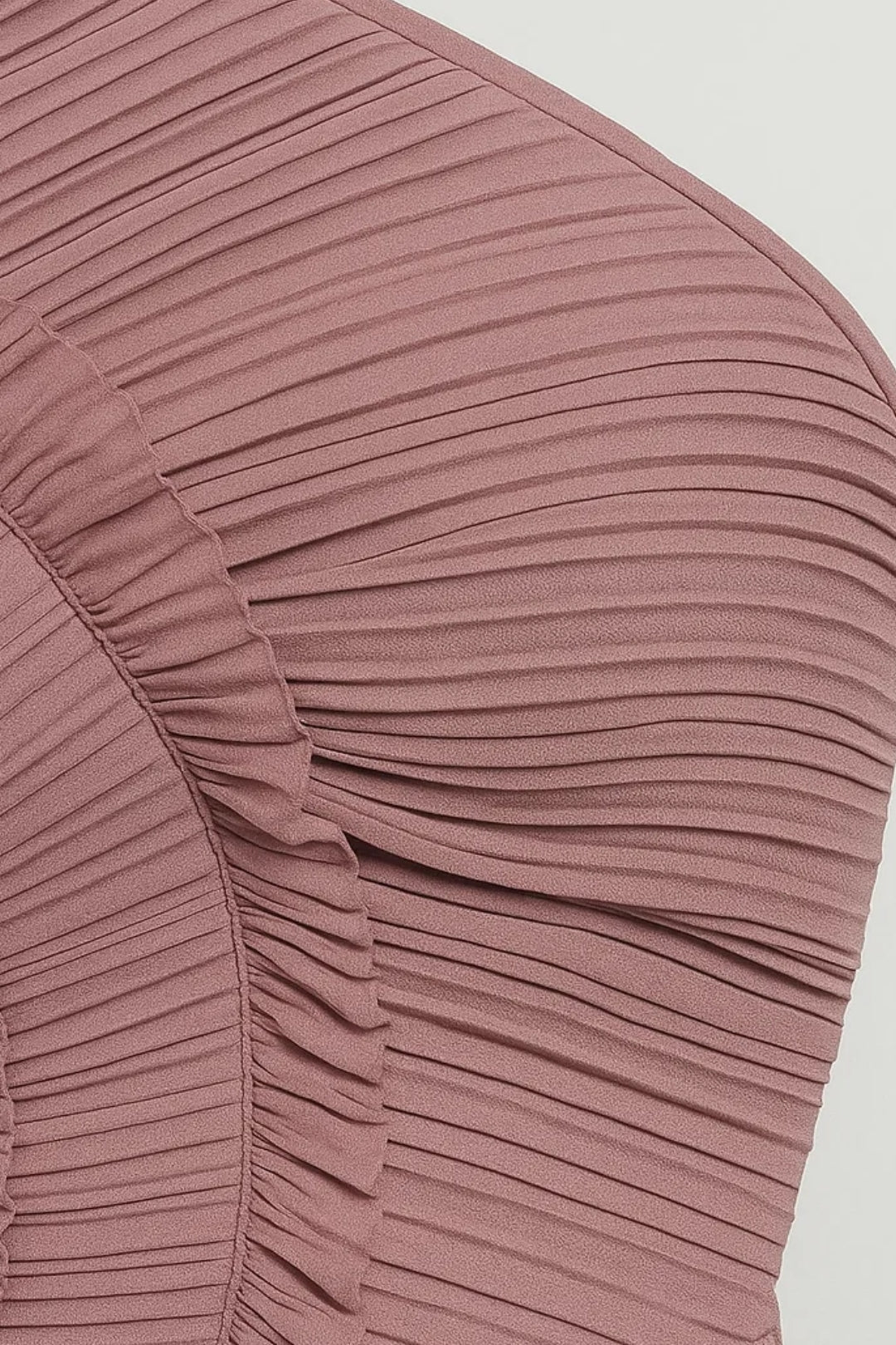 Halterjurk met ruches en asymmetrische zoom