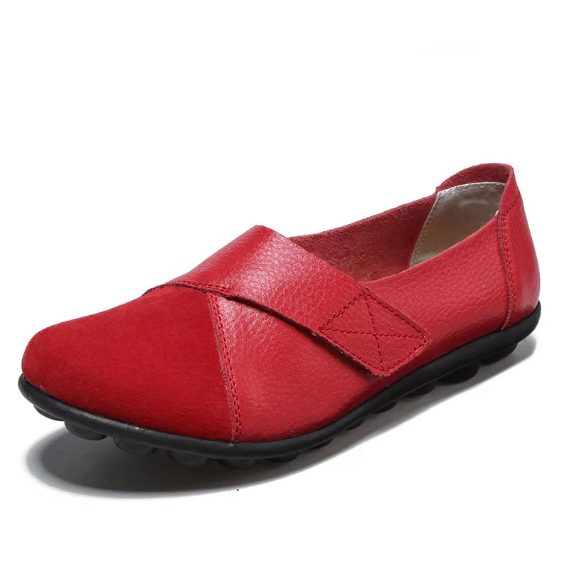 Instappers met zacht bovenwerk en retro details in rood