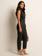 Mouwloze jumpsuit met hoge hals en tailleband voor dames