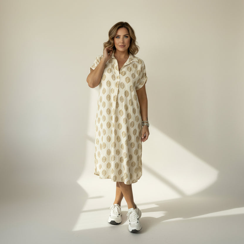 Jurk met subtiele print en knoopsluiting in bruin