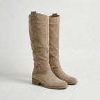 Knielaarzen met lage hak en suede-look voor dames in beige