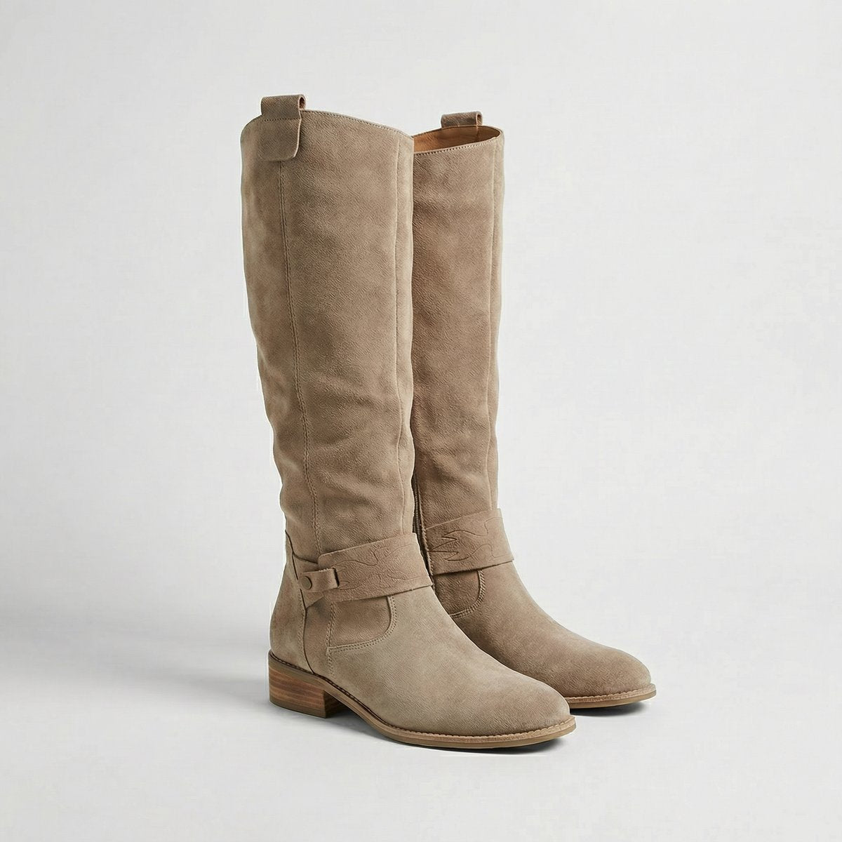 Knielaarzen met lage hak en suede-look voor dames in beige