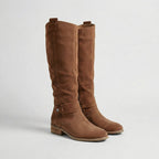 Knielaarzen met lage hak en suede-look voor dames in bruin
