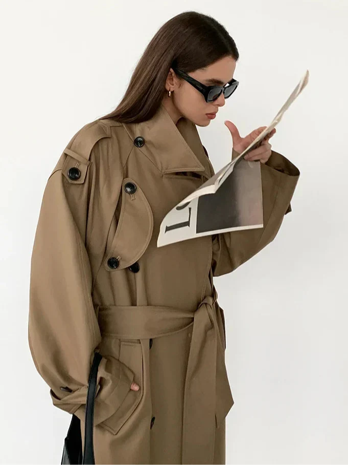 Lange trenchcoat met afneembare ceintuur en stormflap voor dames in khaki
