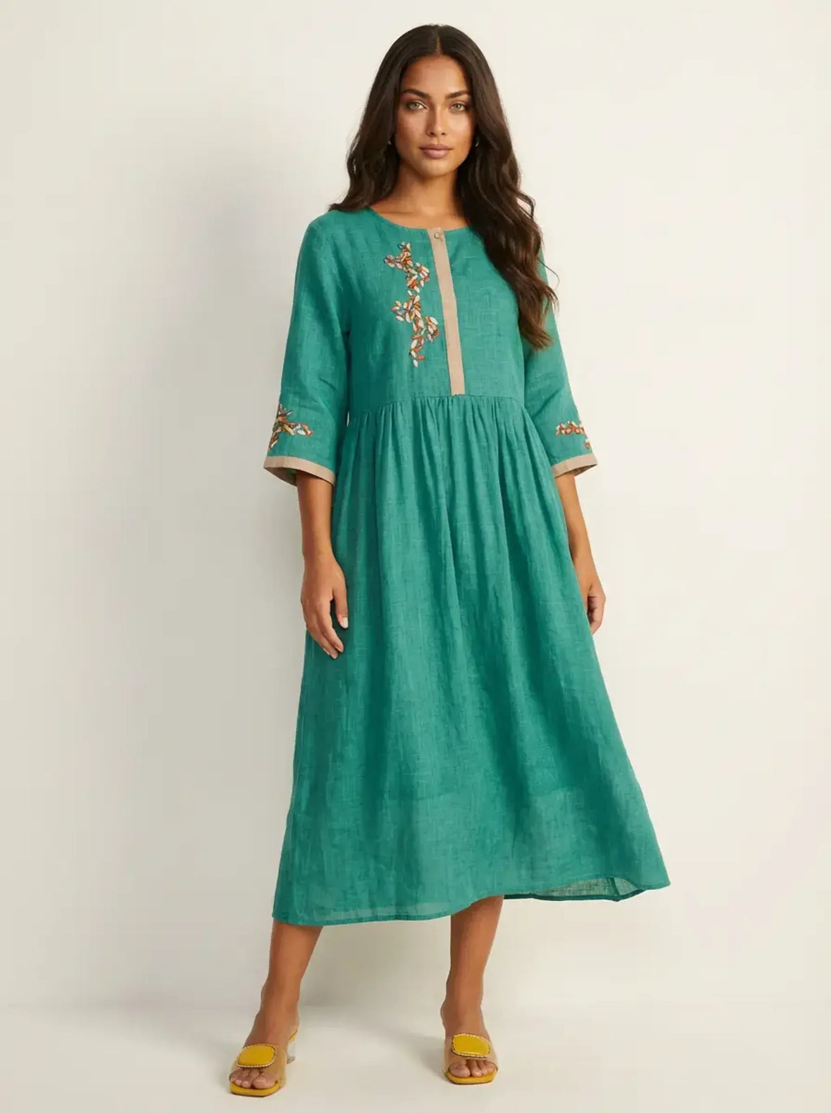 Linnen midi jurk met borduursels in groen