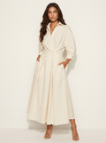 Maxi jurk met kraag en getailleerde taille voor dames in beige