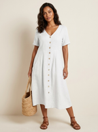 Midi jurk met knoopsluiting en zijzakken in wit